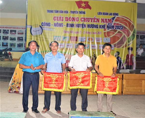 Xã Hương Trà đạt giải Ba giải bóng chuyền Nam Công- Nông -Binh năm 2023